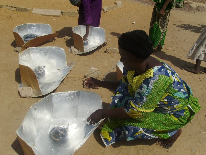 Solar cookers for refugee camps in Chad