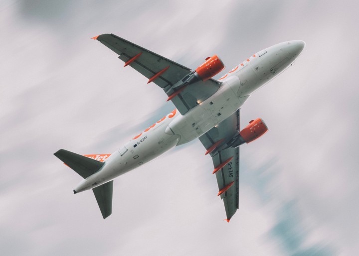 easyJet carbon-neutral initiative 